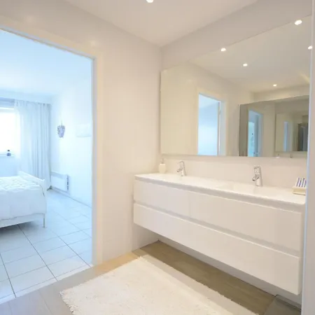 Europan B Leopold I Esplanade 1 - Zeezicht 6 Personen Apartamento De Panne